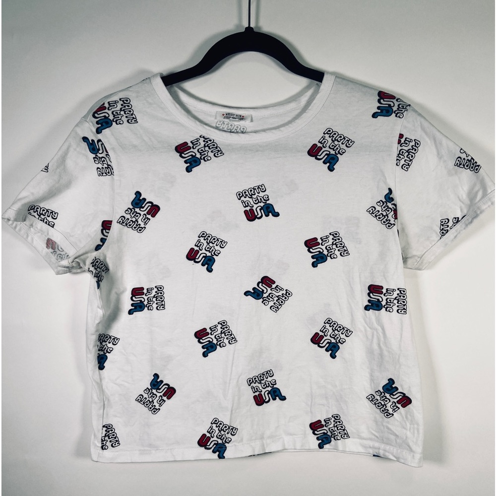 Messy Bun Just Chillin “Party In The USA” Graphic T-shirt Size Medium